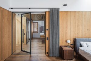 Für das Interiorkonzept eines Hauses von Architekt Hannes Schroll wurde die Tischlerei Spatzenegger mit dem Salzburger Tischlerpreis 2024 ausgezeichnet. (c) Tischlerei Spatzenegger