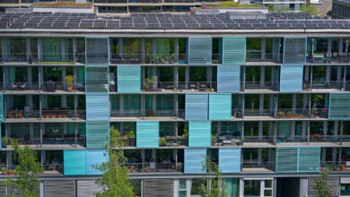 Das Healthy Buildings Barometer zeigt klar: Gute Luft und ausreichend Tageslicht sind entscheidend für unsere Gesundheit und Leistungsfähigkeit. © iStock / Getty Images Plus / Michael Derrer Fuchs