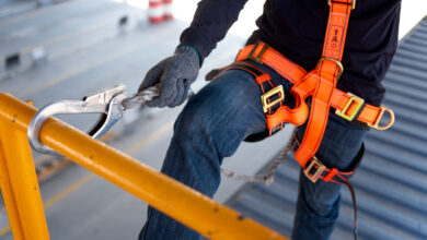 Mehr Sicherheit für alle: Integrierte Projektversicherung. Copyright: Kittikorn istock getty images plus