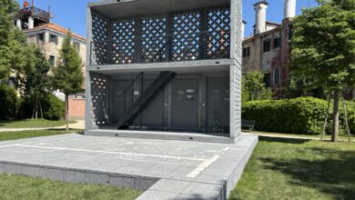Holcim und Elemental präsentieren bei der Architektur-Biennale 2025 eine neue Biochar-Technologie, die Beton zu einem dauerhaften CO₂-Speicher macht. Copyright: ÖWV/Stefan Böck