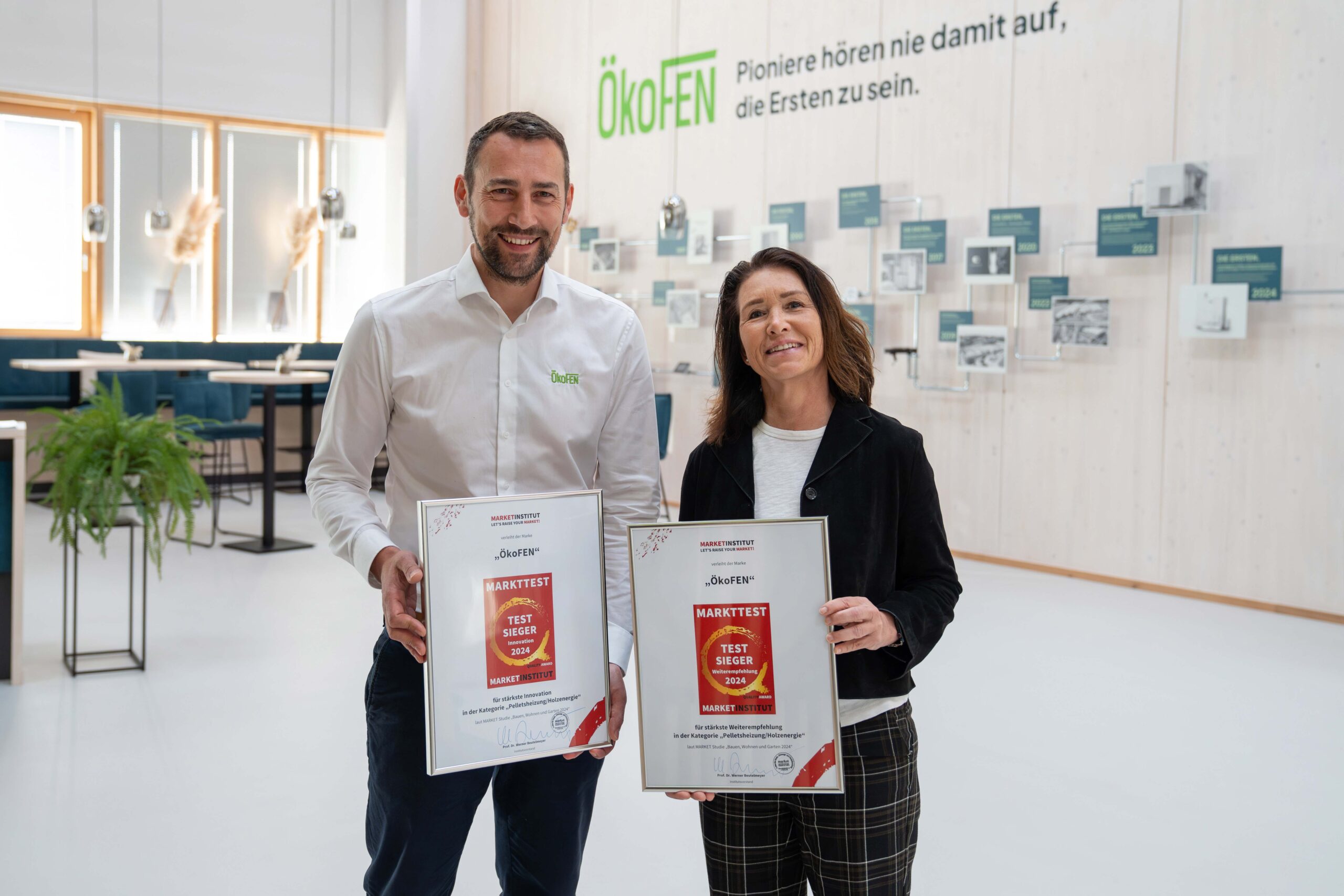 Award-Vergabe (v.l.): Stefan Ortner (Ökofen) und Birgit Starmayr (Market Institut). Copyright: Ökofen
