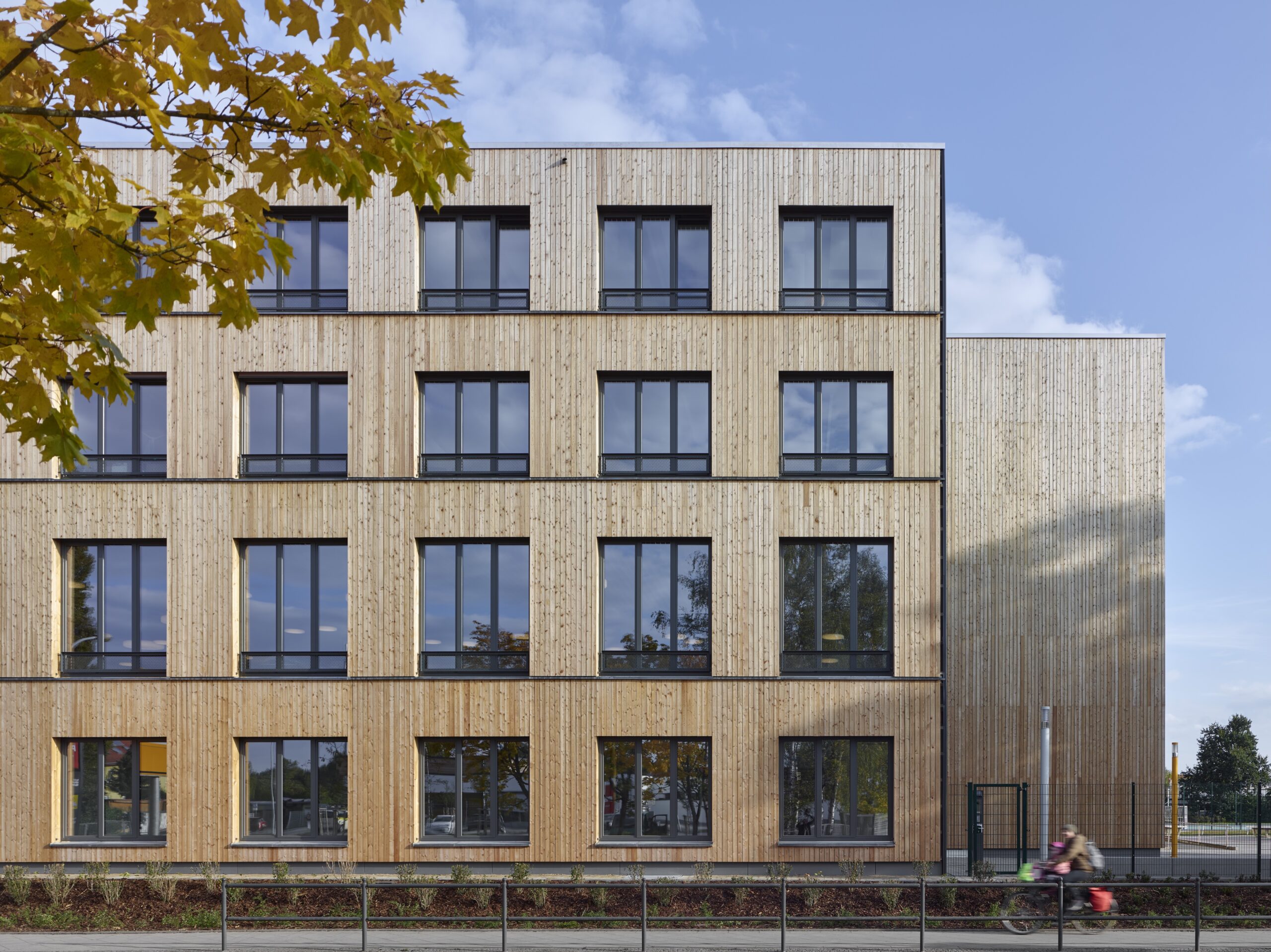 Die Sanierungs- und Erweiterungsarbeiten der Wilhelm-Gentz-Schule wurde ausgezeichnet. © Landesbeirat Holz Berlin-Brandenburg