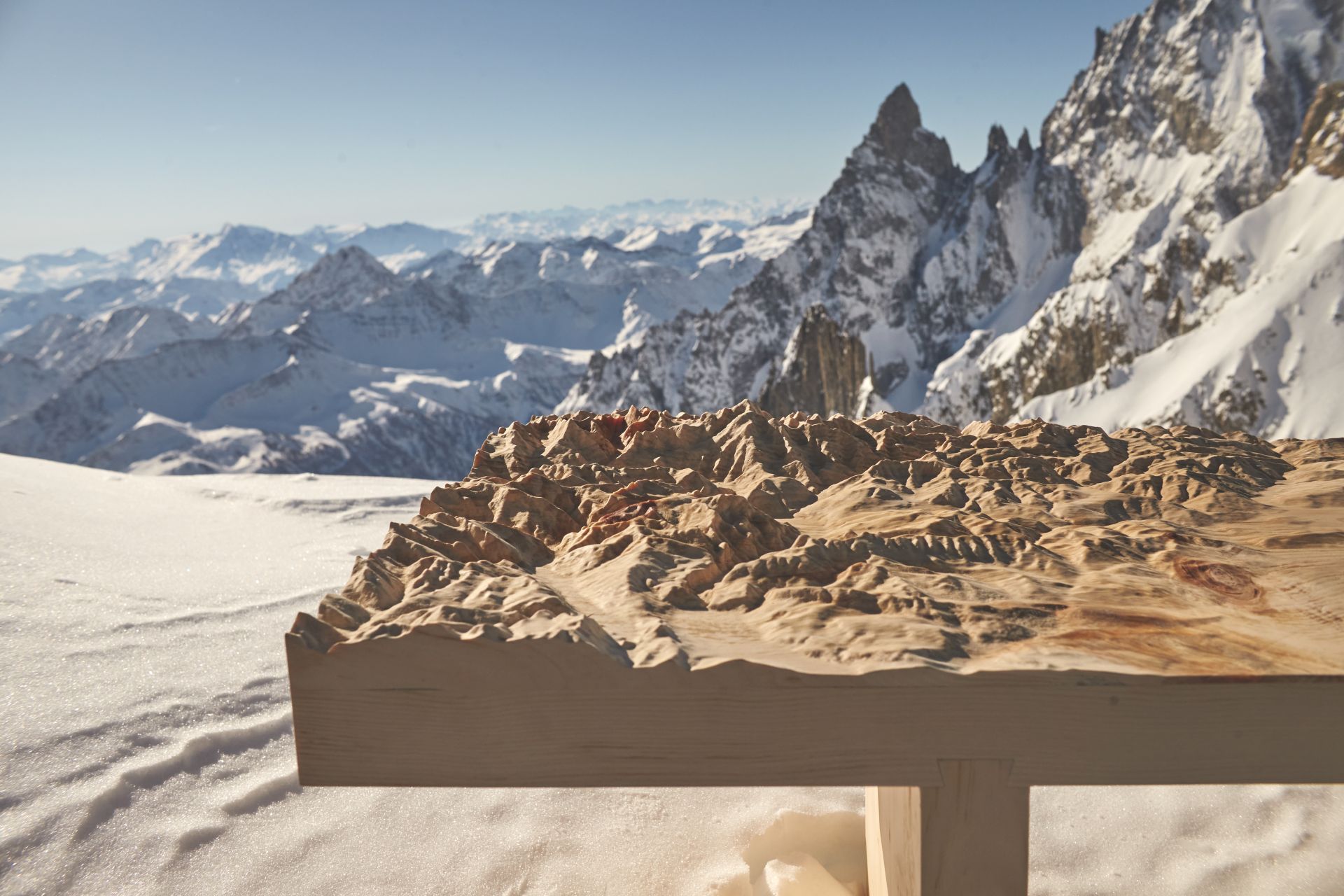 Tisch, Bank, Sideboard, Konsole oder Wandschmuck: Die Kreationen von Dolomitisch sind in jedem Fall ein Blickfang. (C) Alan Chies