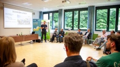 Johannes Spatzenegger von der Schmidhuber Raum GmbH zeigte praxisnahe Kreislaufwirtschaftsansätze auf. © RFA/Pirato