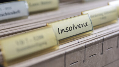 Büroablage mit Insolvenz als Titel
