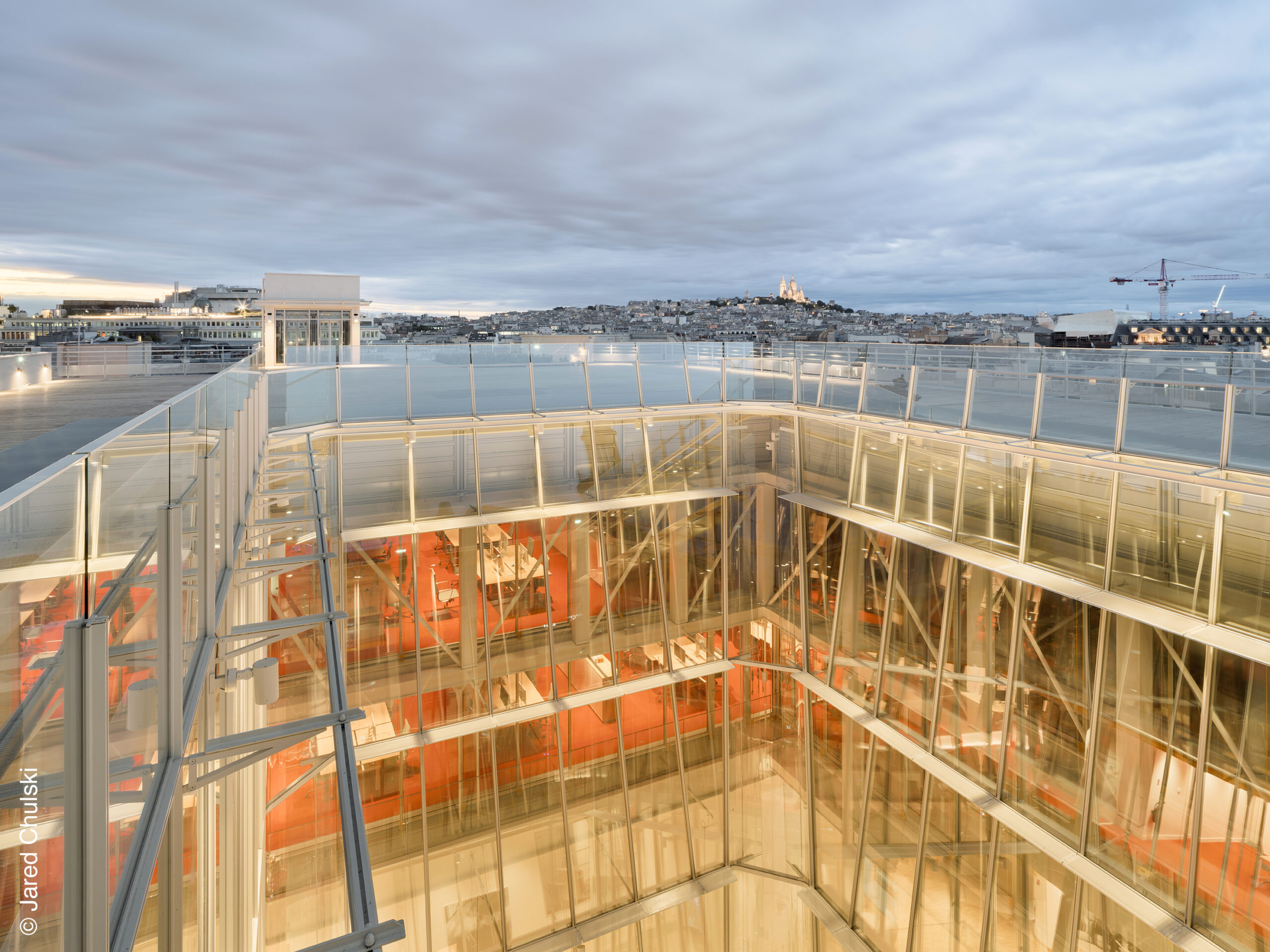 Renzo Piano restaurierte den Filmpalast Pathé Palace aus der Pariser Belle Epoque. Im Inneren beeindruckt eine umgekehrte, gläserne Pyramide. © Jared Chulski
