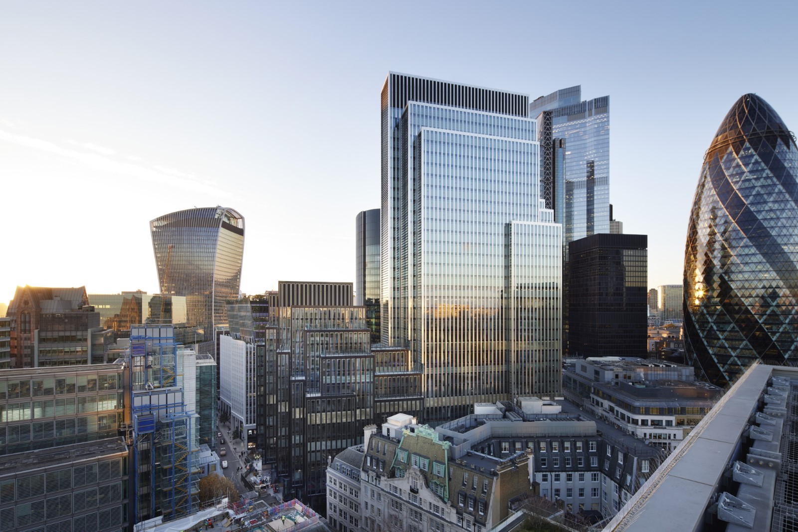 Das elegante wie großformatige Projekt "40 Leadenhall Street" ist von den nordamerikanischen Wolkenkratzern des frühen 20. Jahrhunderts inspiriert. Für die von Focchi realisierte Glasfassade lieferte AGC Interpane mehr als 30.000 Quadratmeter Sonnenschutz-Isolierglas. © Jack Hobhouse