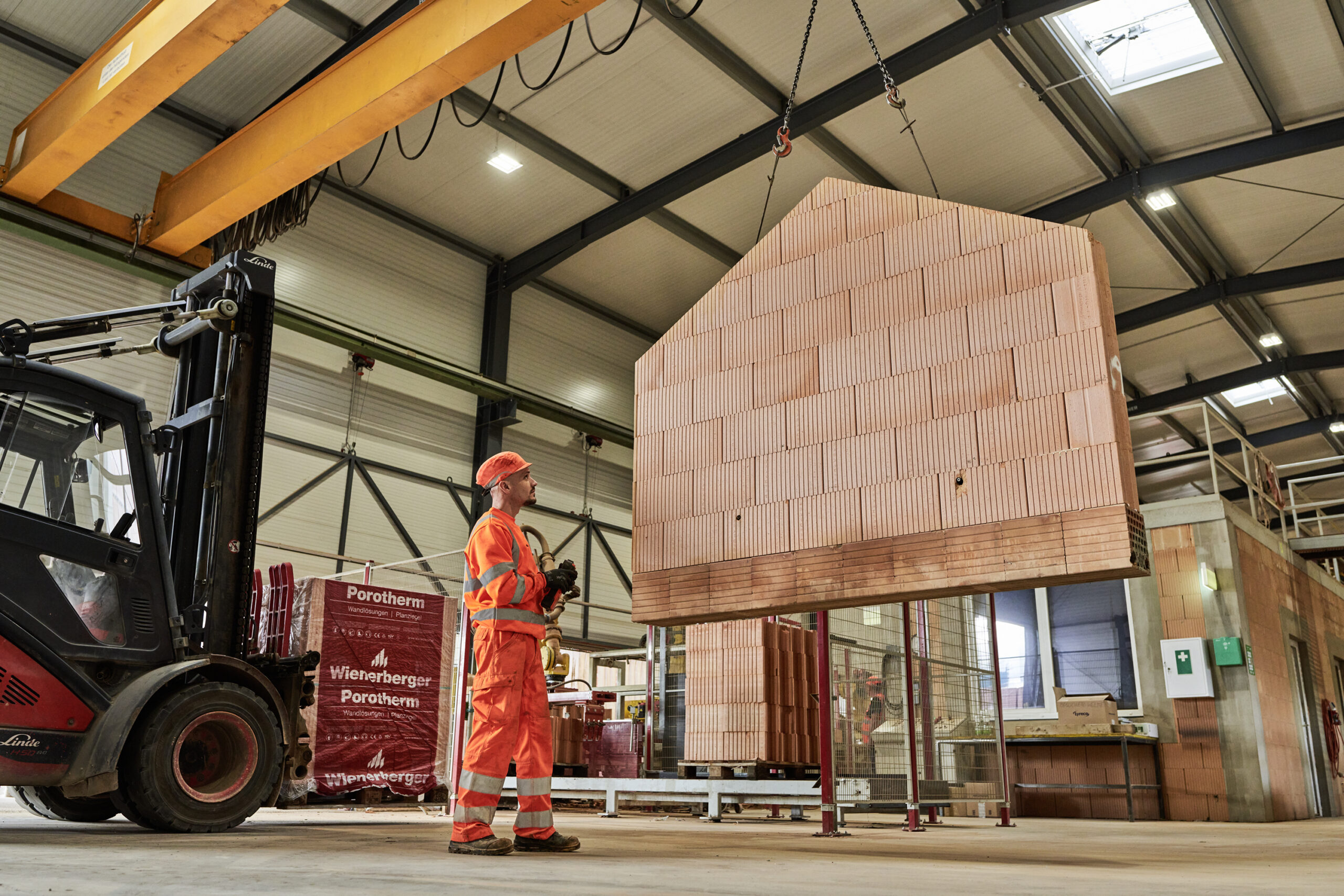 Ziegelwand aus der Fabrik. Copyright: Hafenscher