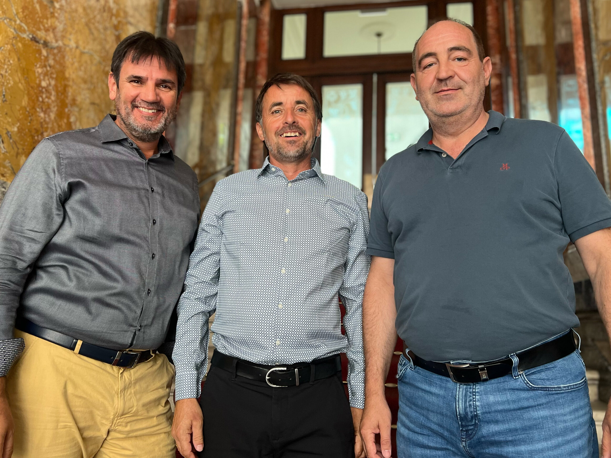 Das neue Vorstandsteam der Bundesinnung der Dachdecker, Glaser und Spengler: Bundesinnungsmeister Roman Moosbrugger (Mitte) und seine beiden Stellvertreter Alexander Eppler (links) und Gerald Mutzl. © Birgit Tegtbauer