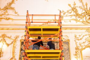 Die monumentalen Gemälde wurden fachgerecht von den Wänden abgenommen.© SKB