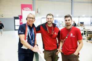 Stolz auf den Erfolg: Skills Austria Präsident Josef Herk mit den Tischler-Experten Wolfgang Fank (Möbeltischler) und Johannes Sommer (Bautischler) (v.l.).