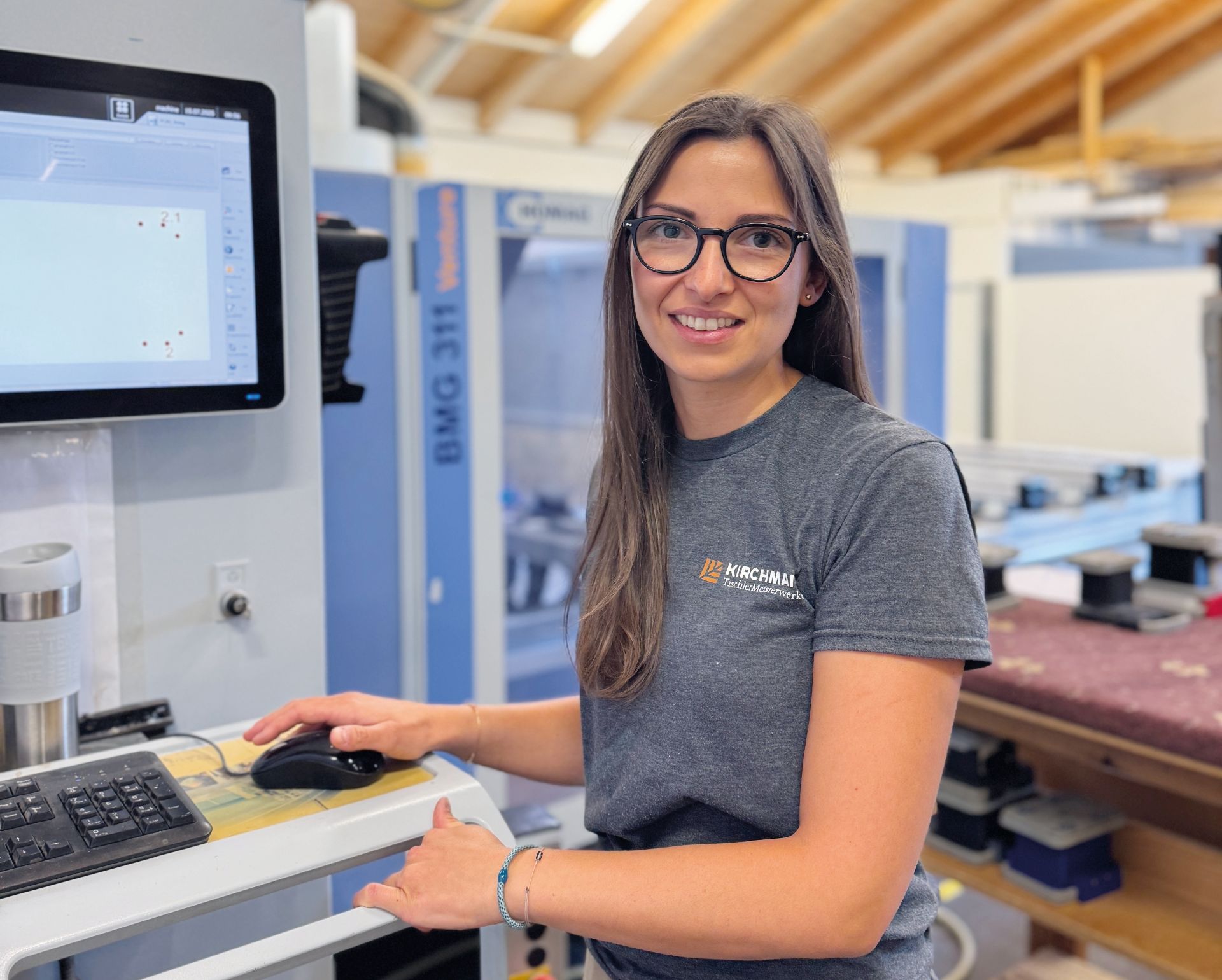 „Es hat lange gedauert, aber jetzt bin ich endlich gelandet“, sagt Michaela Raggl, die sich nach einer elektrotechnischen Ausbildung und längerer Berufserfahrung noch für eine Tischlerlehre entschied.
