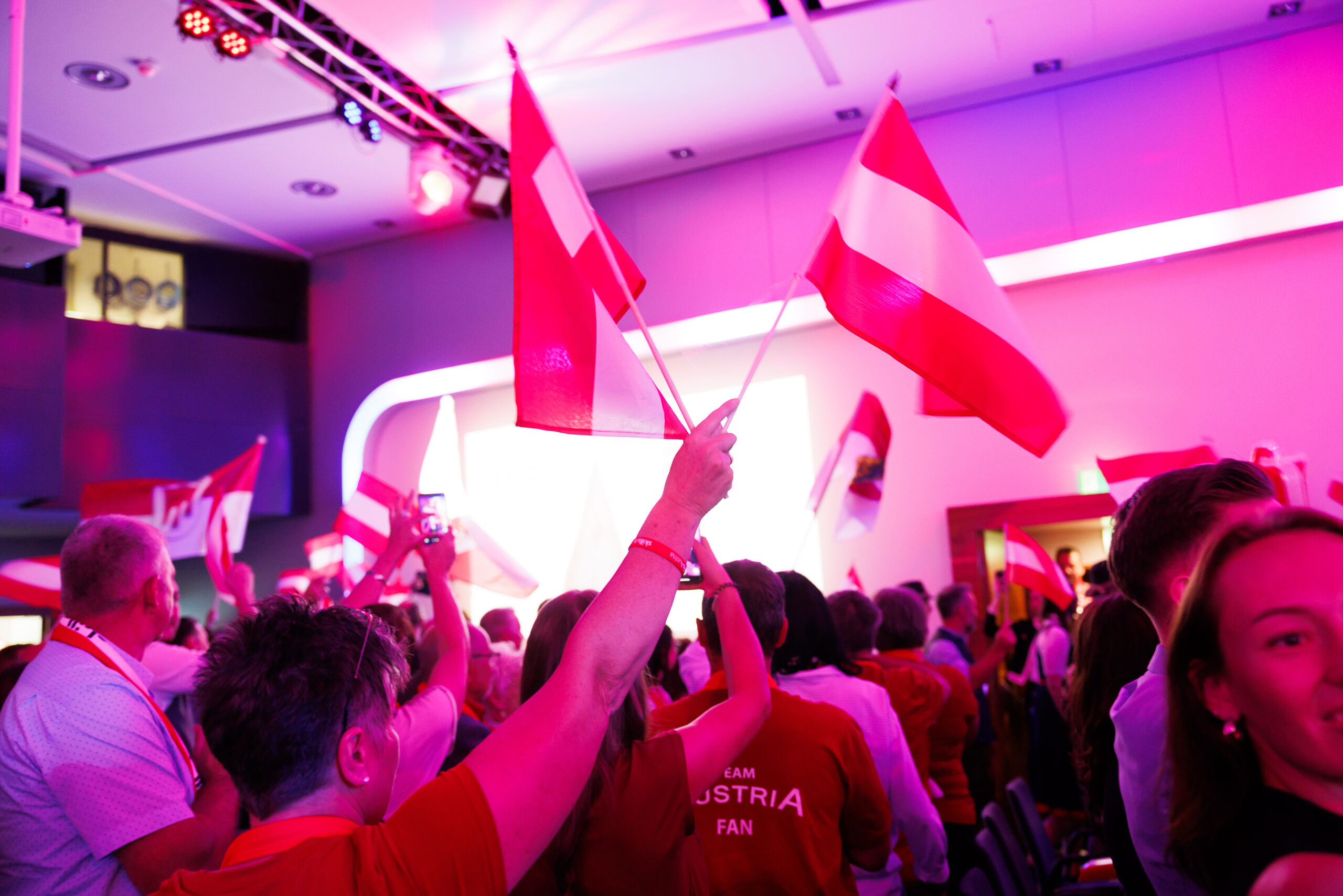 Fahnenmeer für Team Austria