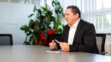 "Mit Tondachziegeln können wir dem Dachhandwerk in Österreich eine noch umfassendere Produktpalette anbieten – eine optimale Ergänzung für unser Portfolio", erläutert Michael Foisel, Prokurist, Leitung Vertrieb und Marketing bei Swisspearl Österreich, im Interview.