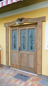 Der Betrieb ist absoluter Profi für Sonderanfertigungen – dabei kommt auch Altholz zum Einsatz. (C) Gradwohl Fenster und Türen