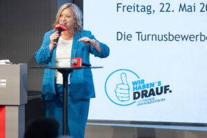 LLW Claudia Hindinger freut sich über viele erfolgreiche Lehrlings-Aktivitäten.© Cityfoto