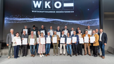 Im Rahmen des OÖ Tischlertages wurden verdiente Tischlerinnen und Tischler geehrt. © Cityfoto