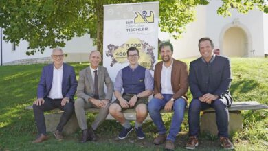 Der Obdacher Thomas Leitner holte die EuroSkills-Medallion of Excellence. V. l.: Innungsmeister Christian Zach, Landesrat Willibald Ehrenhöfer, Thomas Leitner, Landeslehrlingswart Wolfgang Hasenburger und Martin Kamper. (C) Schmidt