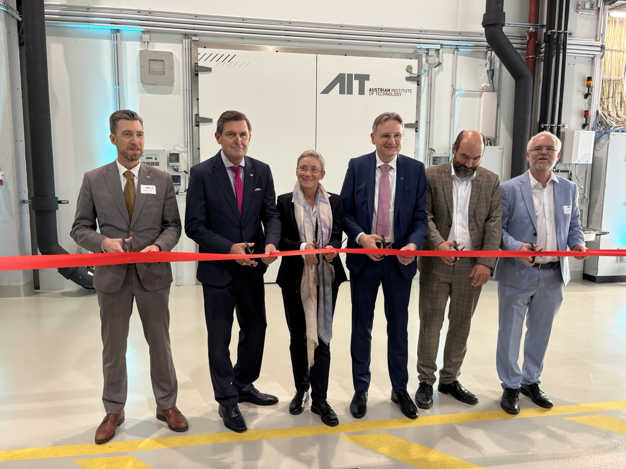 V.l.n.r.: Alexander Svejkovsky (AIT), Peter Hanke (BM IMI), Brigitte Bach (AIT), Andreas Kugi (AIT), Friederich Kupzog (AIT), Thomas Fleckl (AIT)