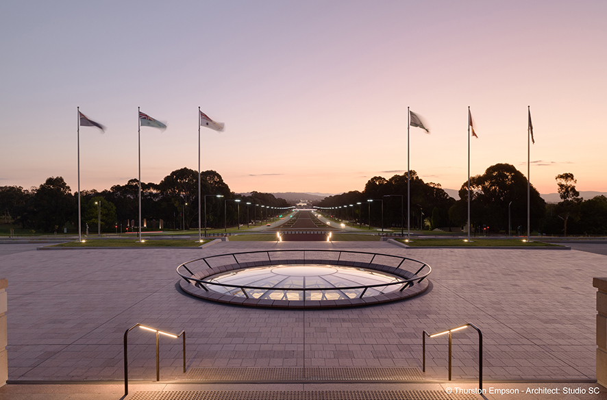 Seit einigen Jahren wird das Australian War Memorial neu gestaltet. Der wohl spektakulärste Teil des Umbaus ist „The Oculus“, das runde Himmelslicht. © Thurston Empson – Architect: Studio SC