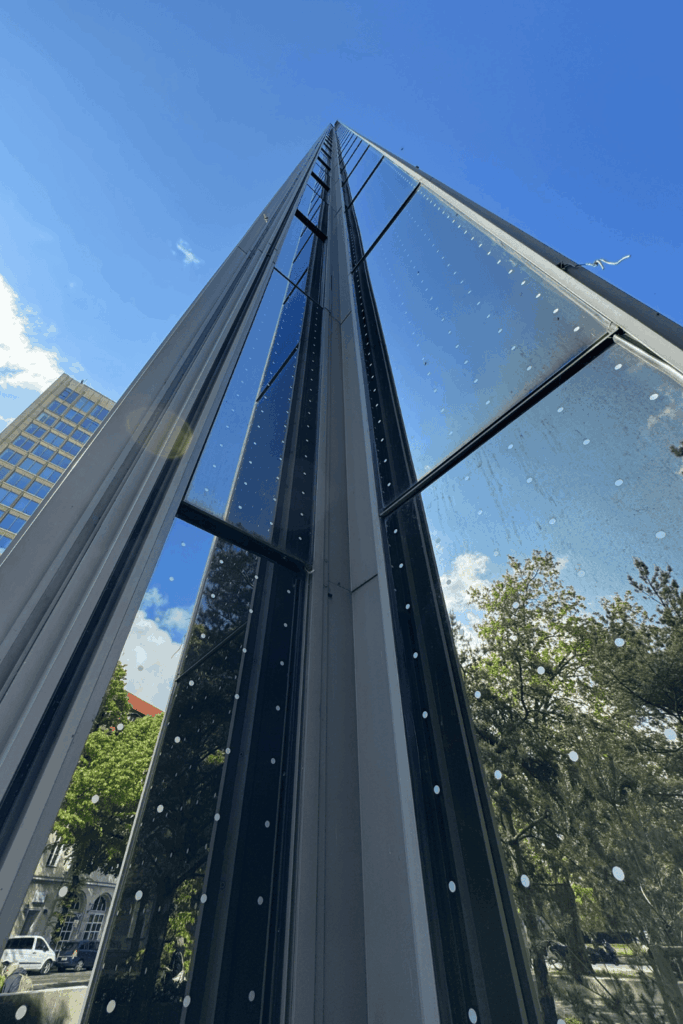 Die Markierungen bestehen aus 9 mm großen Punkten mit einem Abstand von 90 mm. © Fischer Sicherheitssysteme GmbH