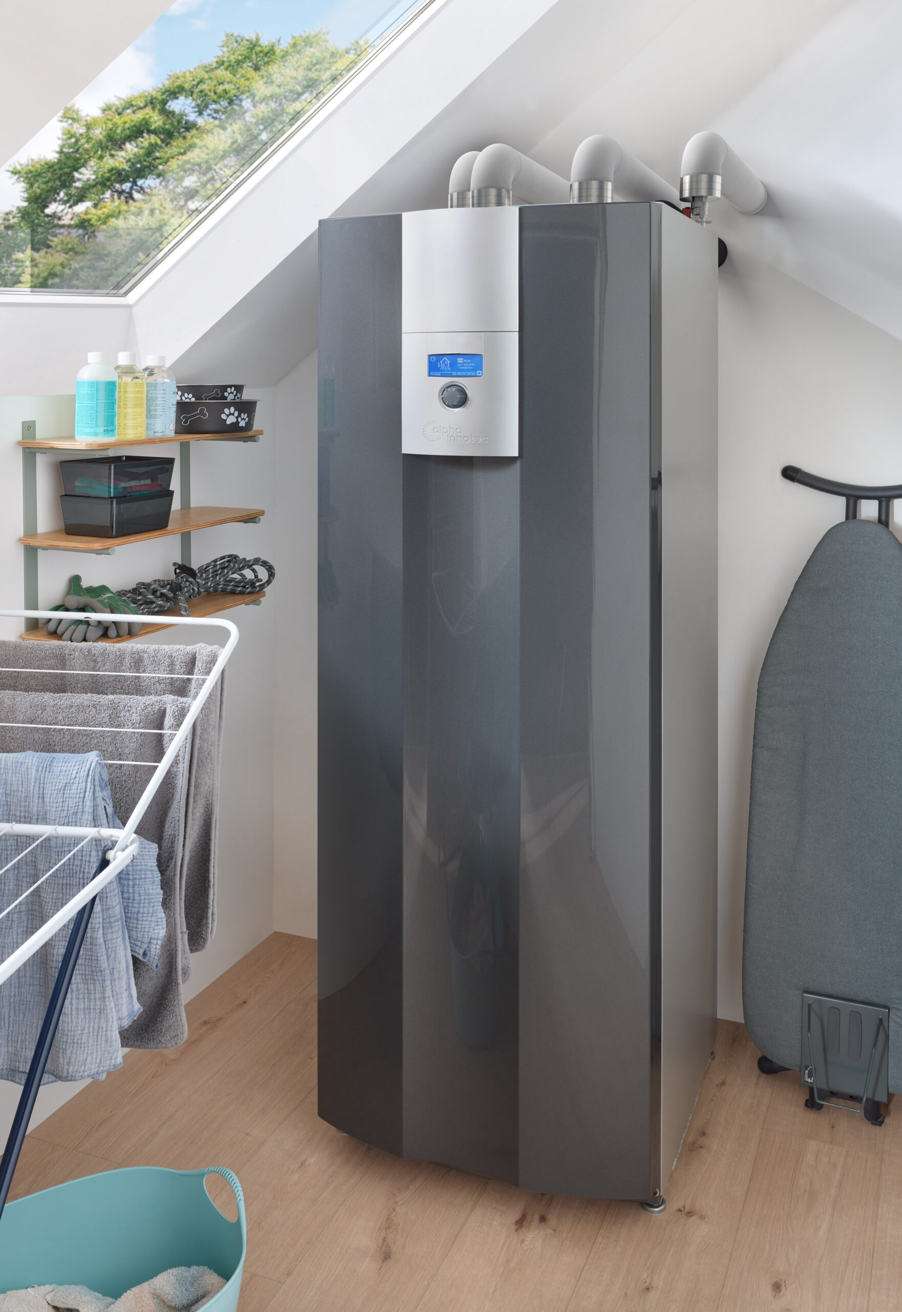 Die neue alpha innotec/Novelan WZSV 63 – kompakte, teilbare Sole-Wärmepumpe für beengte Innenräume.
