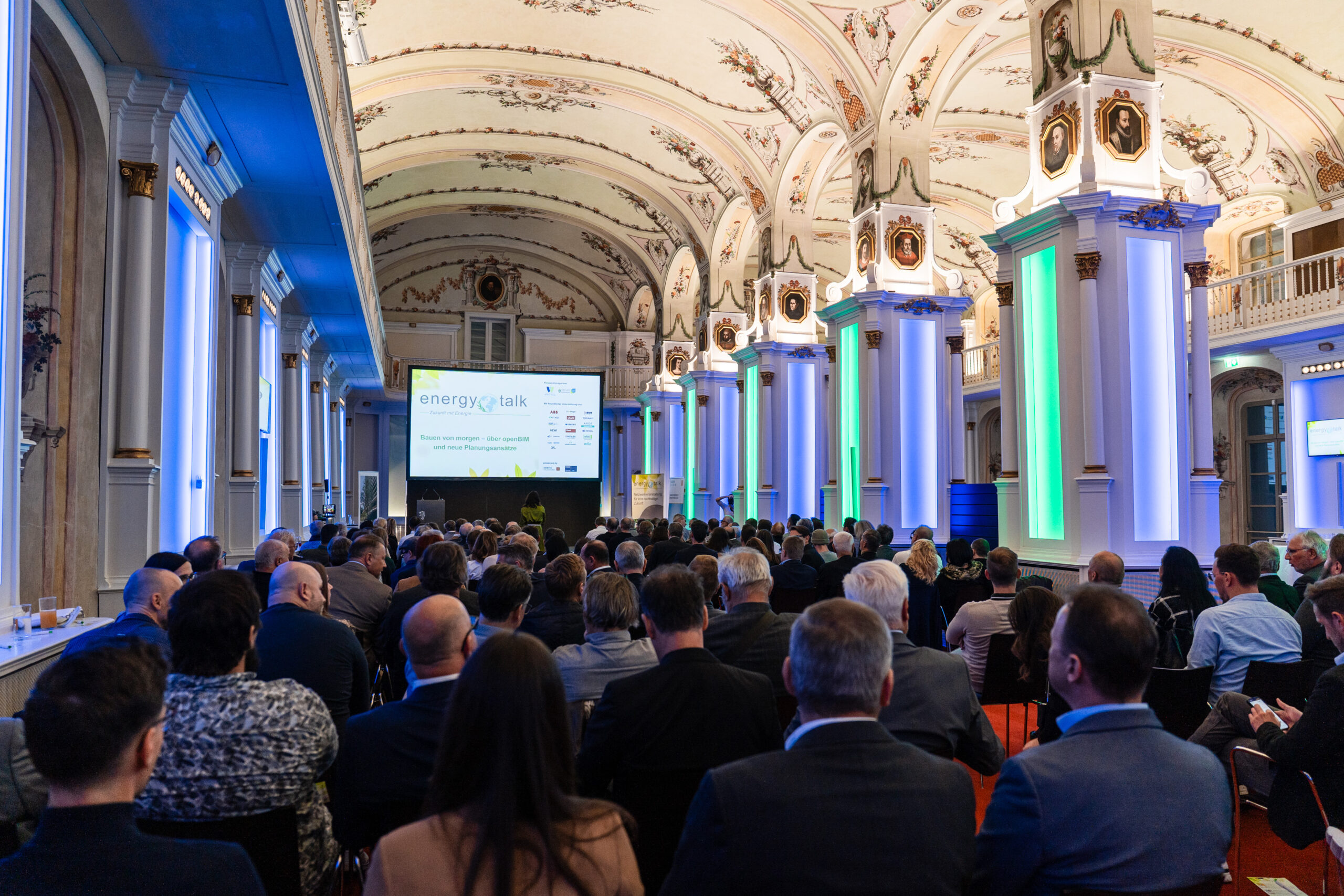 Festliche Stimmung beim Herbst-energytalk in der Alten Universität in Graz