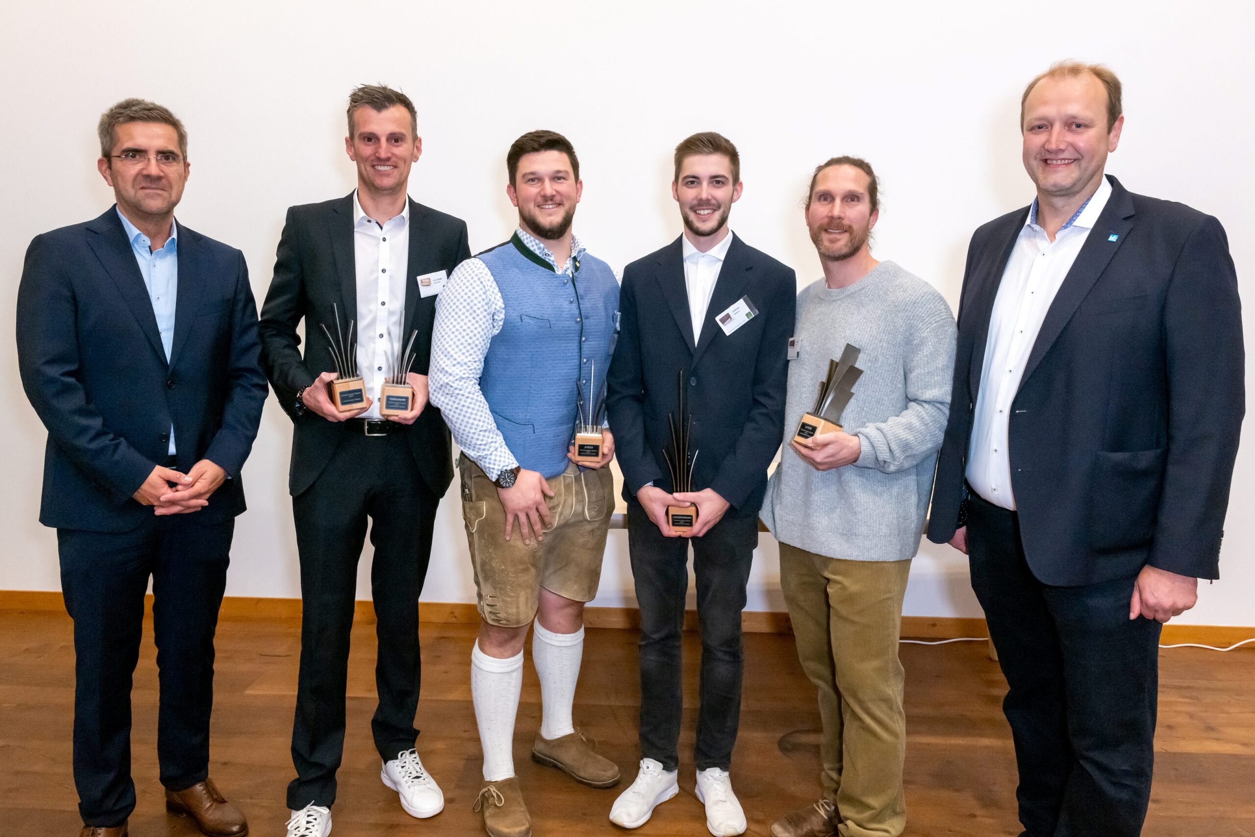 Die heurigen LignoramAwards für die besten Tischlermeisterstücke des Landes sind vergeben: Christian Zahn (Leitz), Gerold Hatzmann, Robert Hofer, Robert-Vrhovac, Nico Seider, Engelbert Tiefenthaler (Leitz) v.l. © Rudi Aigner