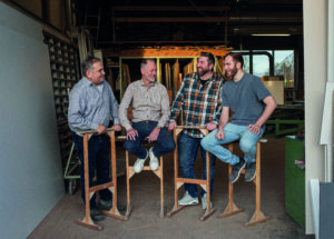 Vier für Vorarlberg: LLW Josef Schertler, zu dessen Schwerpunkten die Lehrabschlussprüfungen und die Kommunikation zu den Kolleg*innen aus den anderen Bundesländern zählen, zur Seite stehen Lukas Mähr, Karl Müller und Daniel Versluis. Letzterer ist das jüngste Mitglied des Teams und zuständig für die Abwicklung der Lehrlingswettbewerbe. (v.l. Karl Müller, Josef Schertler, Lukas Mähr, Daniel Versluis)©Sophie Stockinger wmuf.at