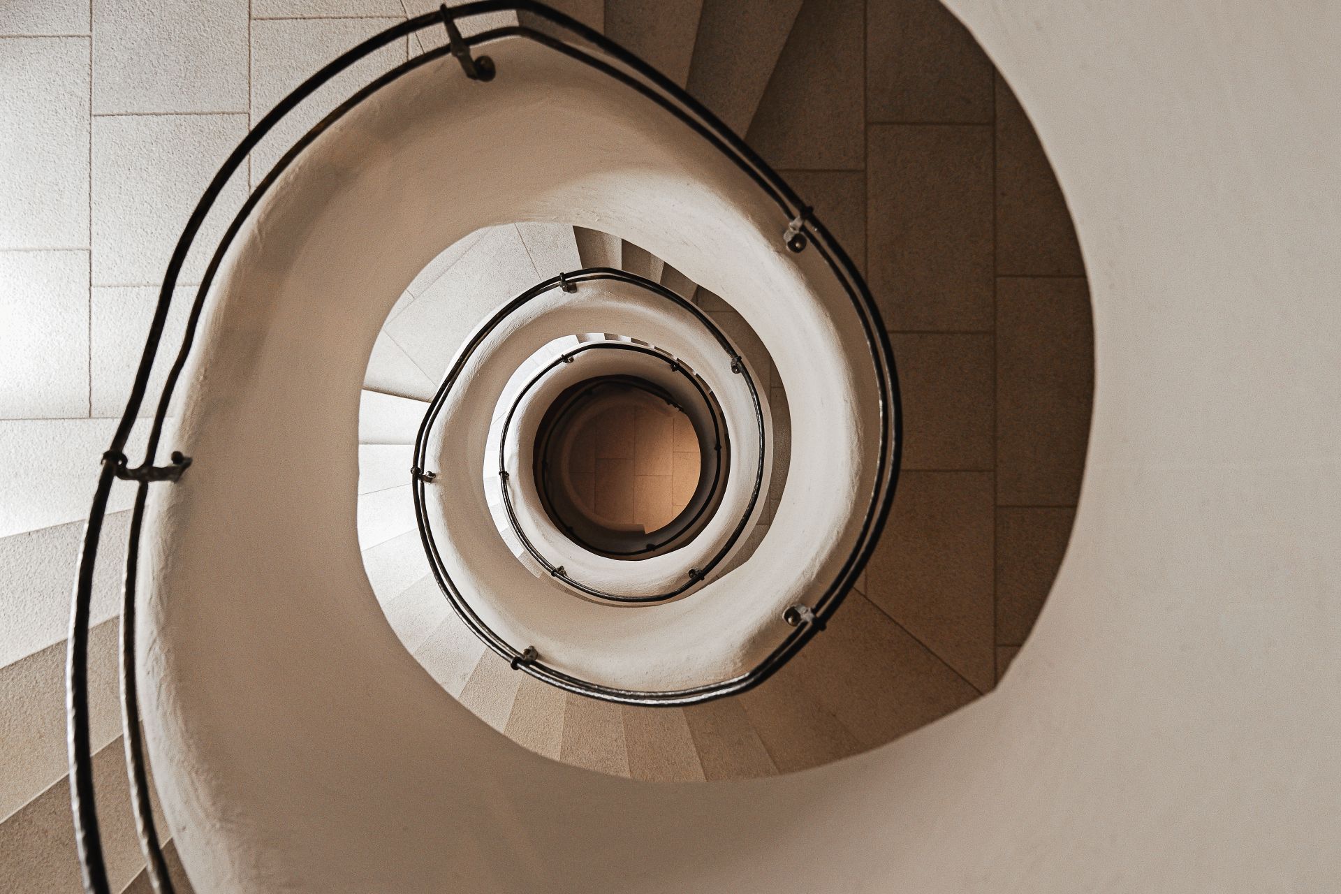 Der Name ist Programm: Die geschwungene Stiege im Haus ist gleichzeitig Namensgeberin. (C) Karin Pasterer Fotografie