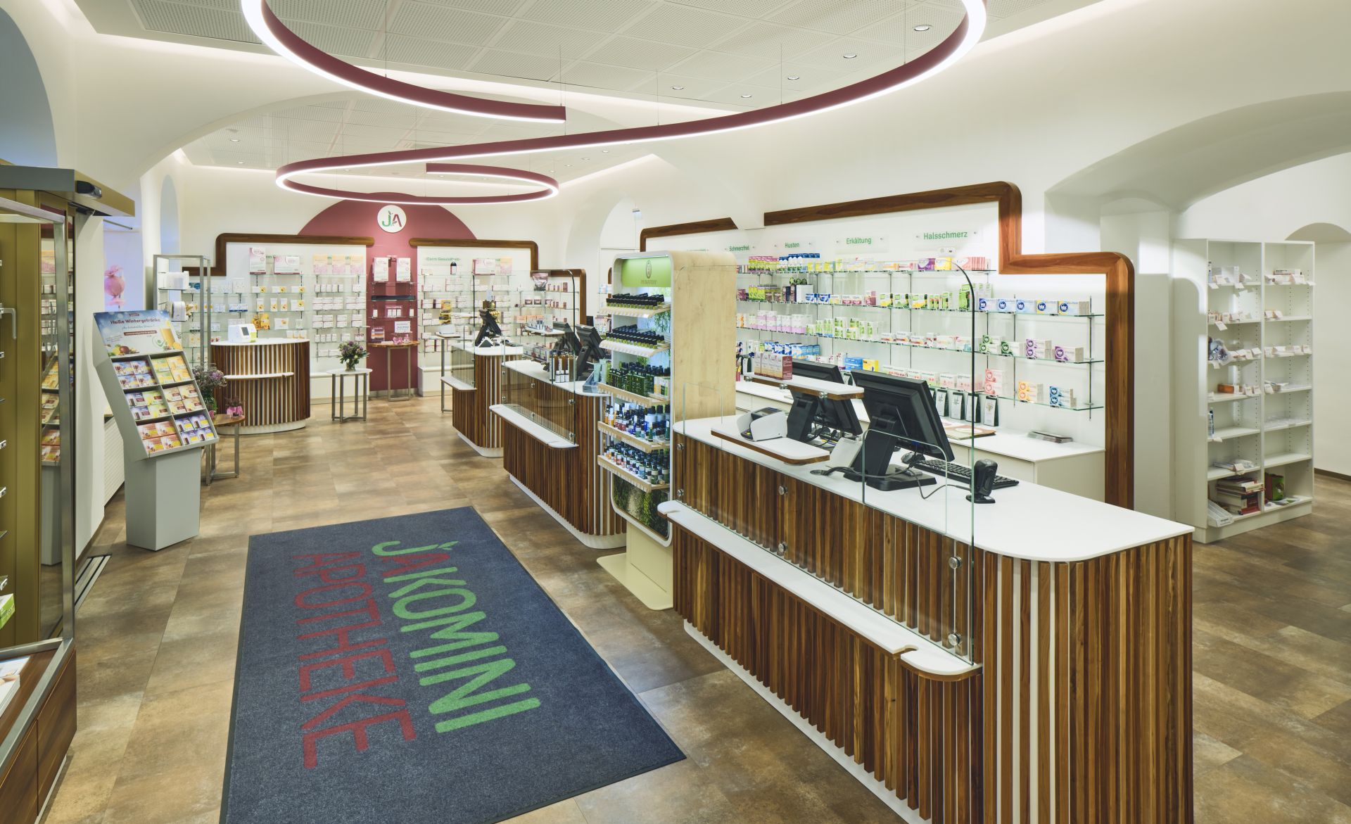 Der Umbau der Jakomini-Apotheke in Graz wurde während des Vollbetriebs in vier Bauetappen realisiert. (C) fiedlerphoto.com