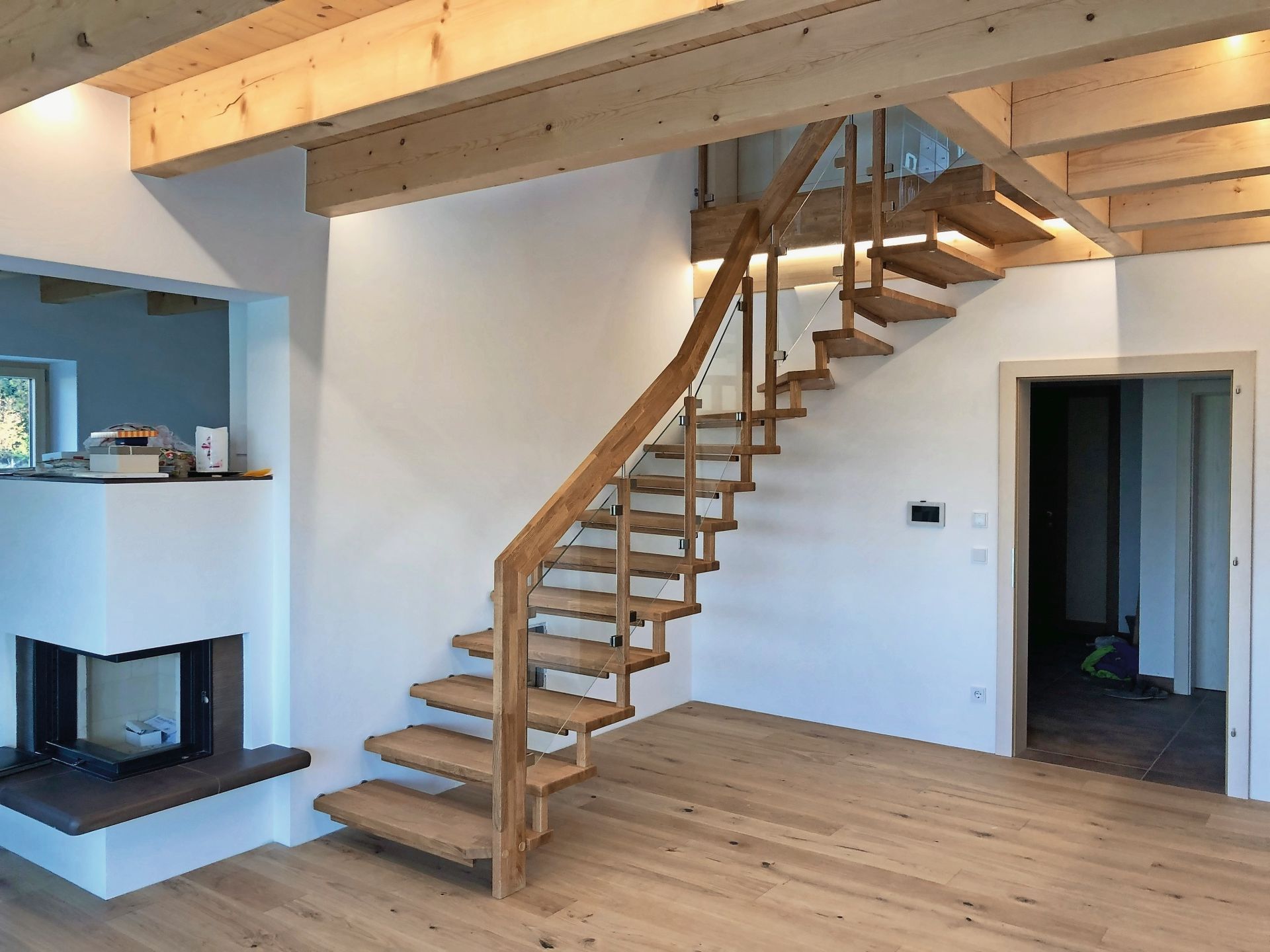 Nur spezialisierte Betriebe wie die Tischlerei Traxler können die komplexen Anforderungen des Treppenbaus bewältigen. (c)Traxler Treppen