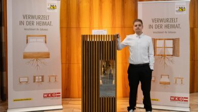 Andreas Licen sicherte sich mit seinem drehbaren Barschrank den ersten Platz beim Designpreis Kärnten 2025. © WKK