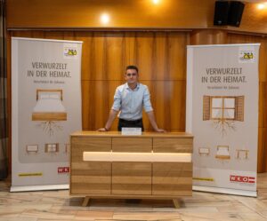 Julian Jandl überzeugte mit seiner modernen Kommode und sicherte sich den dritten Platz.  © WKK