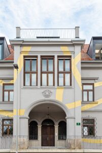 Altes in neuem Glanz: Die Fassade des Herrenhauses auf den Reininghaus-Gründen wurde wieder instandgesetzt.© SynthesaGruppe