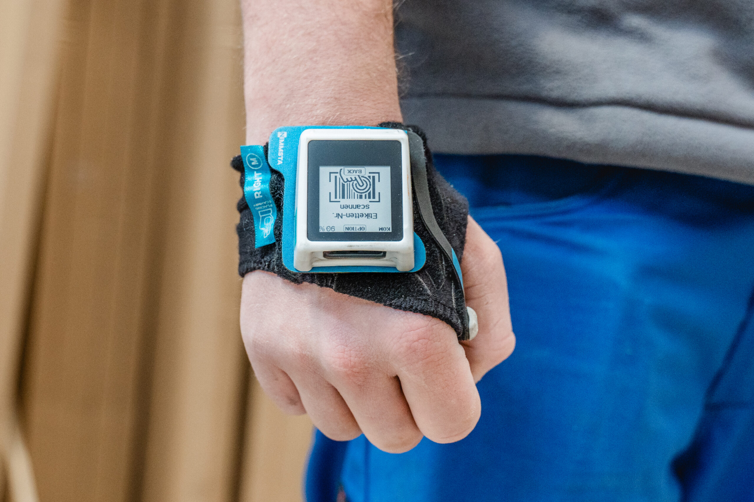 60 Smart-Watches in der Logisitk: Copyright: Holter Nimmsta Smart Watch