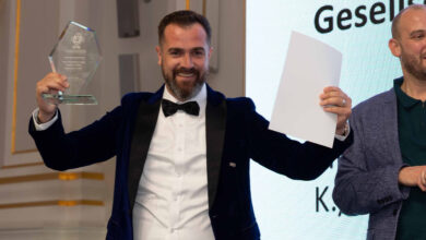 Senahid Kanuric von Spitzer Dach nahm die Auszeichnung bei der Verleihung der IFD-Awards in Bratislava entgegen. © Čistý