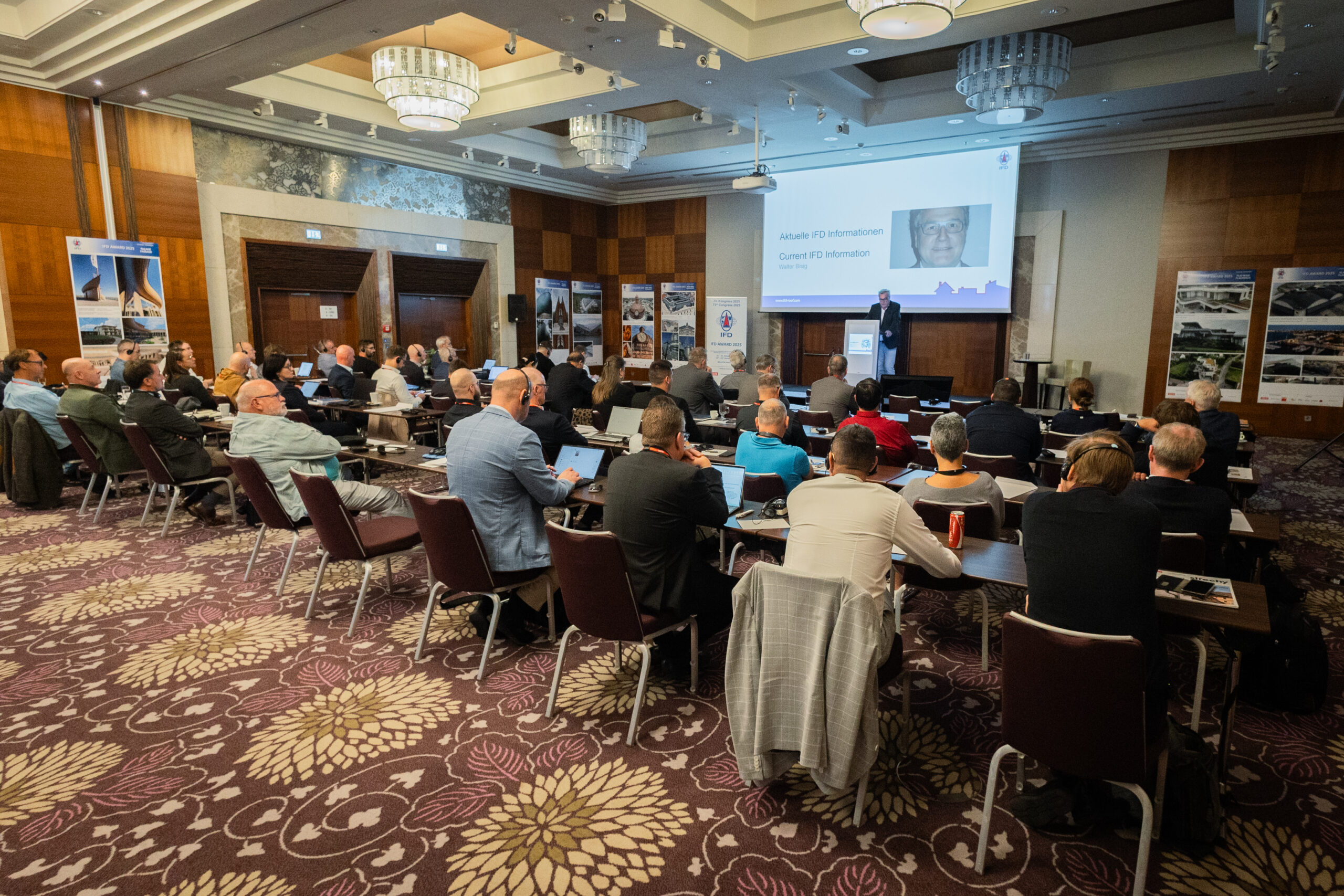 Die internationale Dachdeckerbranche traf sich von 22. bis 25. Oktober 2025 in Bratislava zum diesjährigen IFD-Kongress. © IFD / Max Čistý
