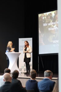 Susanne Formanek und Ulla Unzeitig vom Innovationslabor Renowave.at eröffneten die Impact Days 2025. © Renowave.at
