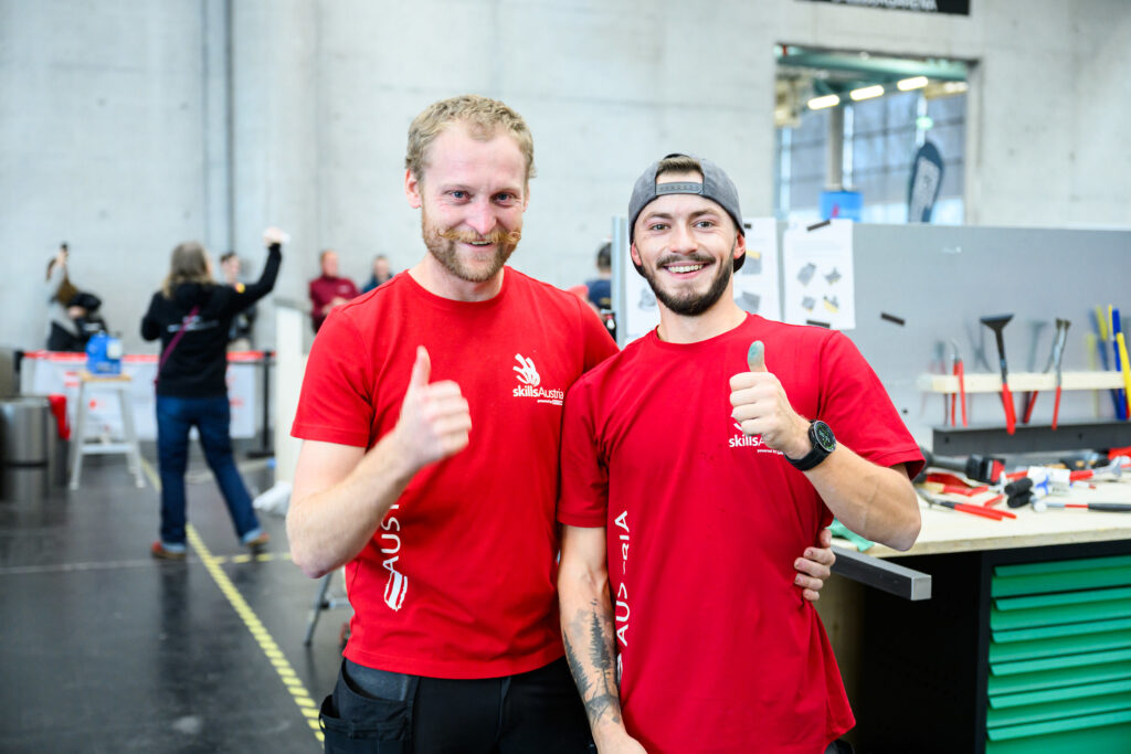 Trainer und Experte Marcel Peer ist stolz auf Jakob Gratl, der für Österreich Bronze holte. © SkillsAustria / Max Slovencik / Florian Wieser 