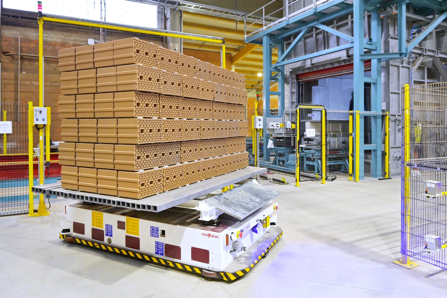 Saubere Ziegelproduktion. Copyright: Manfred Fesl