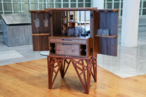 Bar statt Turm: Die in der Kategorie Meisterstück ausgezeichnete "Eiffelbar" von Jakob Junger. © Franz Neumayr/Holzcluster Salzburg