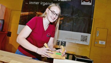 „Es freut mich jedes Mal von Neuem, wenn wir für unsere Kund*innen genau das umsetzen können, was sie sich vorgestellt haben und wir für ihre Bedürfnisse individuelle Lösungen finden“, sagt Tischlermeisterin Lisa Maria Aschl. (C) Event Foto