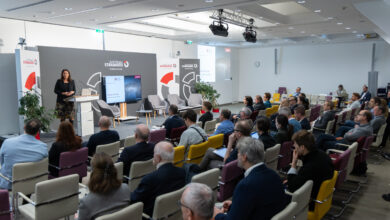 Tagungsraum mit Zuhörer*innen