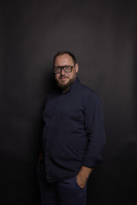 Joachim Mayr leitet die Tischlerei Mayr in Lunz am See und ist Mitbegründer des Formdepot, einer Plattform für Architekten, Designer und Handwerksbetriebe, die sich auf hochwertige, gestalterisch anspruchsvolle Projekte spezialisiert. © Sophie Kirchner