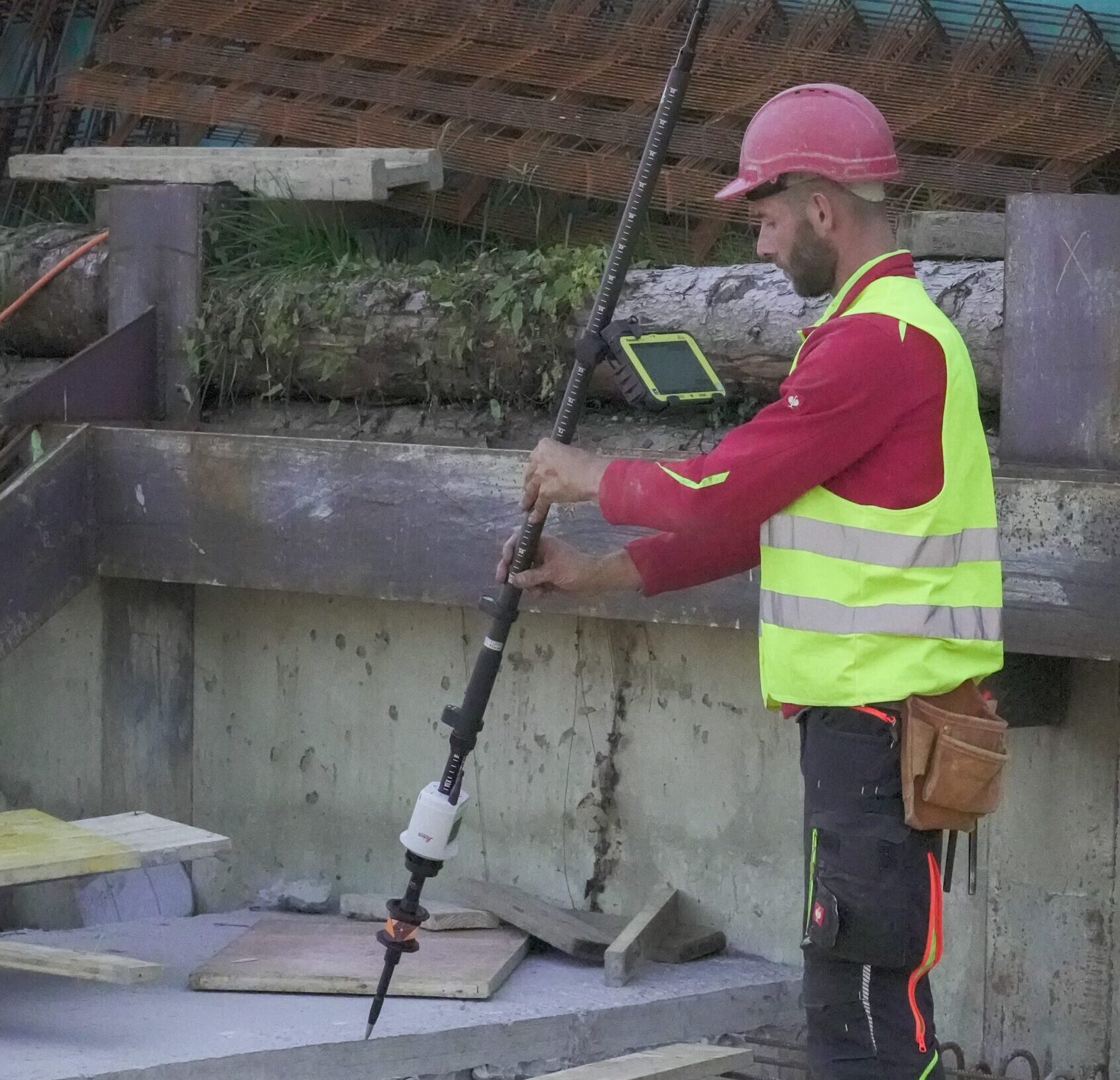 Verstärkt im Einsatz: digitale Vermessungstechnik. Copyright: Hannes Wagner