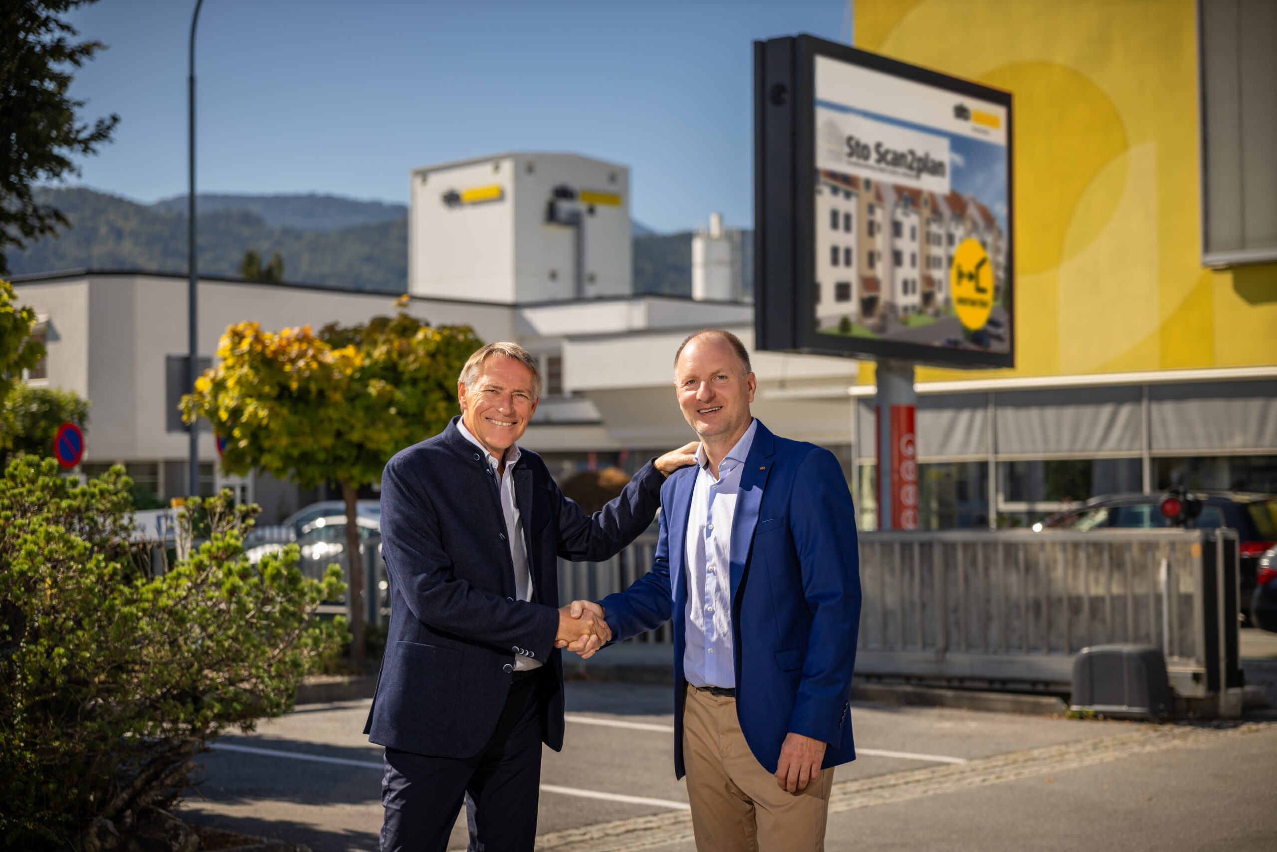 Führungswechsel bei Sto: Walter Wiedenbauer (links) und Erwin Truskaller. © Sto