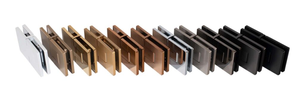 Der beliebte Duschtürbeschlag „Bellagio“ von CRL ist samt Zubehör in elf Standard-Oberflächen erhältlich – Tendenz steigend. © CRL