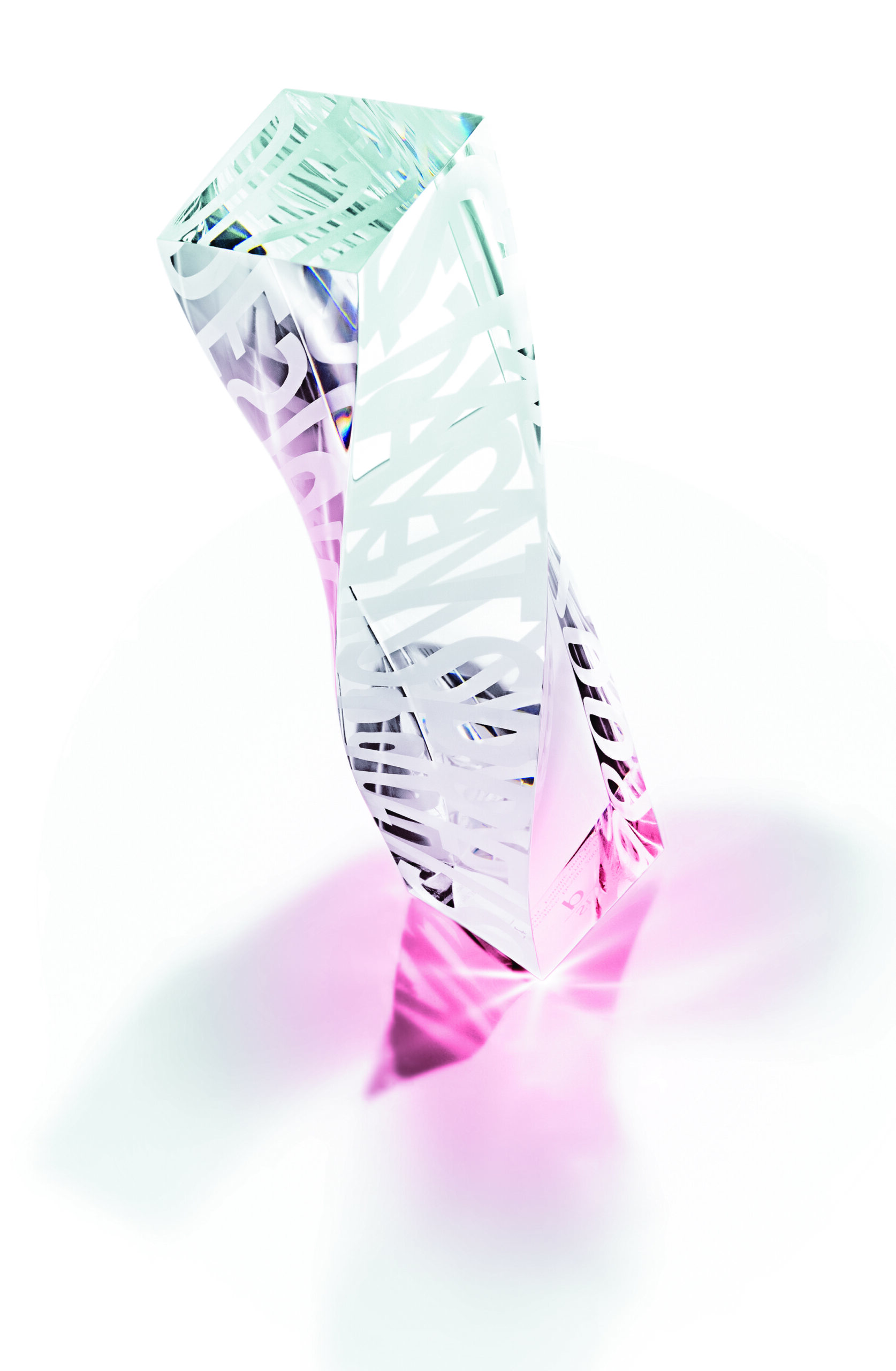 Begehrte Trophäe: Der Bundesminister für Wirtschaft, Energie und Tourismus verleiht zum 51. Mal auf Grundlage der Entscheidung einer internationalen und unabhängigen Fachjury den Staatspreis Design. Organisation und Durchführung obliegen einmal mehr Designaustria. © designaustria