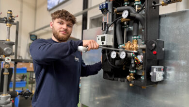 Die kompakte Bauweise der Nahwärmesysteme spart Platz bei der Installation und das EPP-Dämmgehäuse reduziert Wärmeverluste und senkt Kosten.